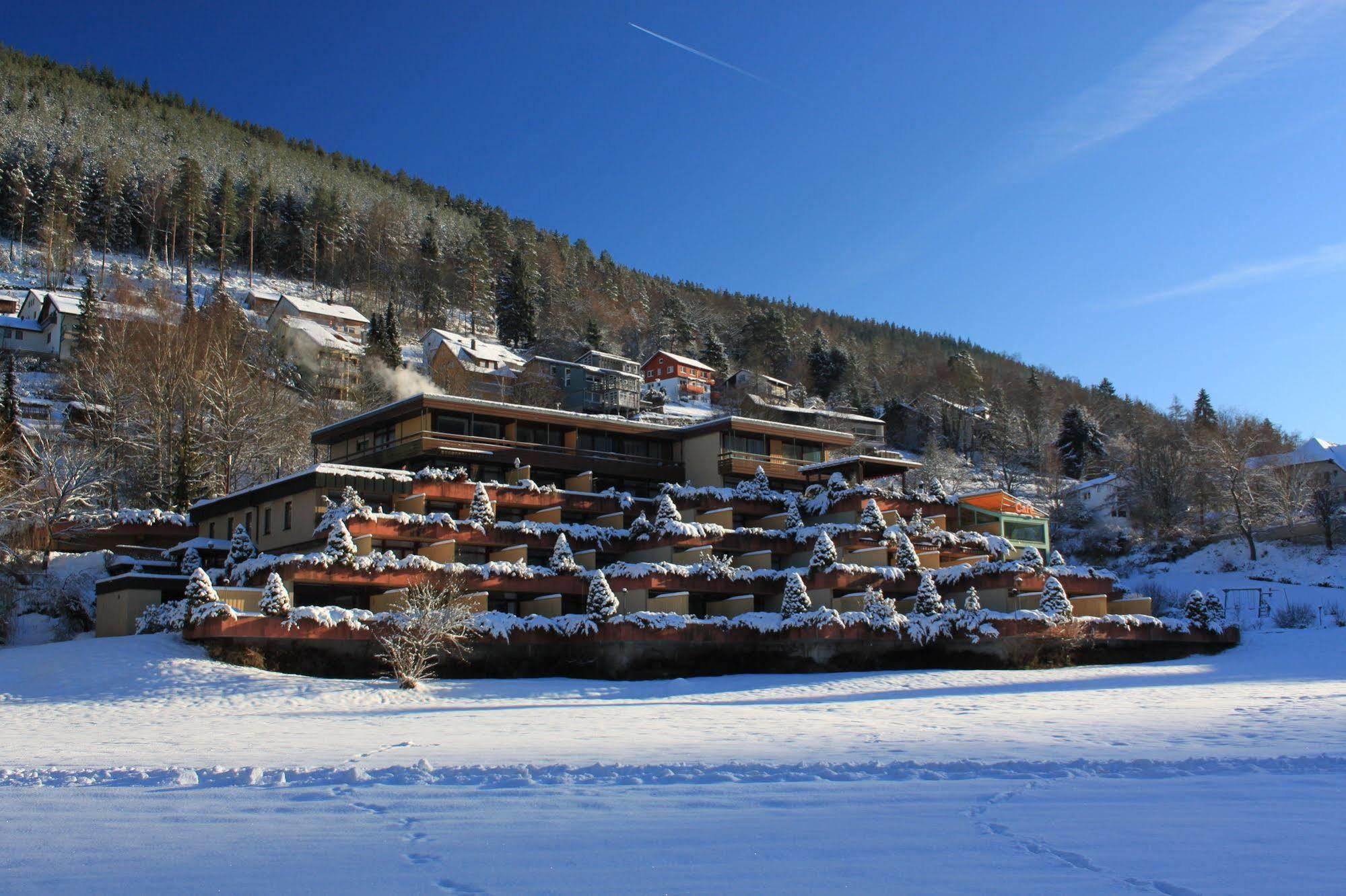 Hotel Valsana Am Kurpark Bad Wildbad Bagian luar foto