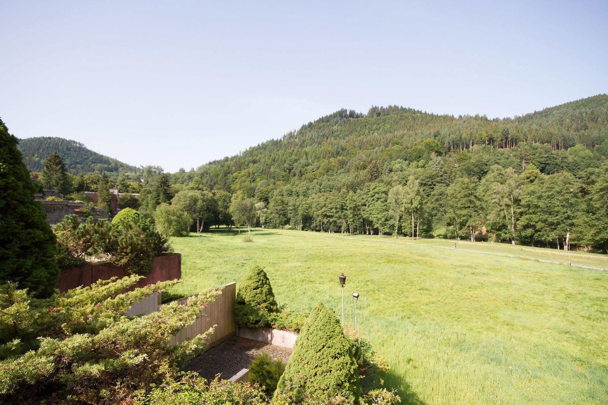 Hotel Valsana Am Kurpark Bad Wildbad Bagian luar foto