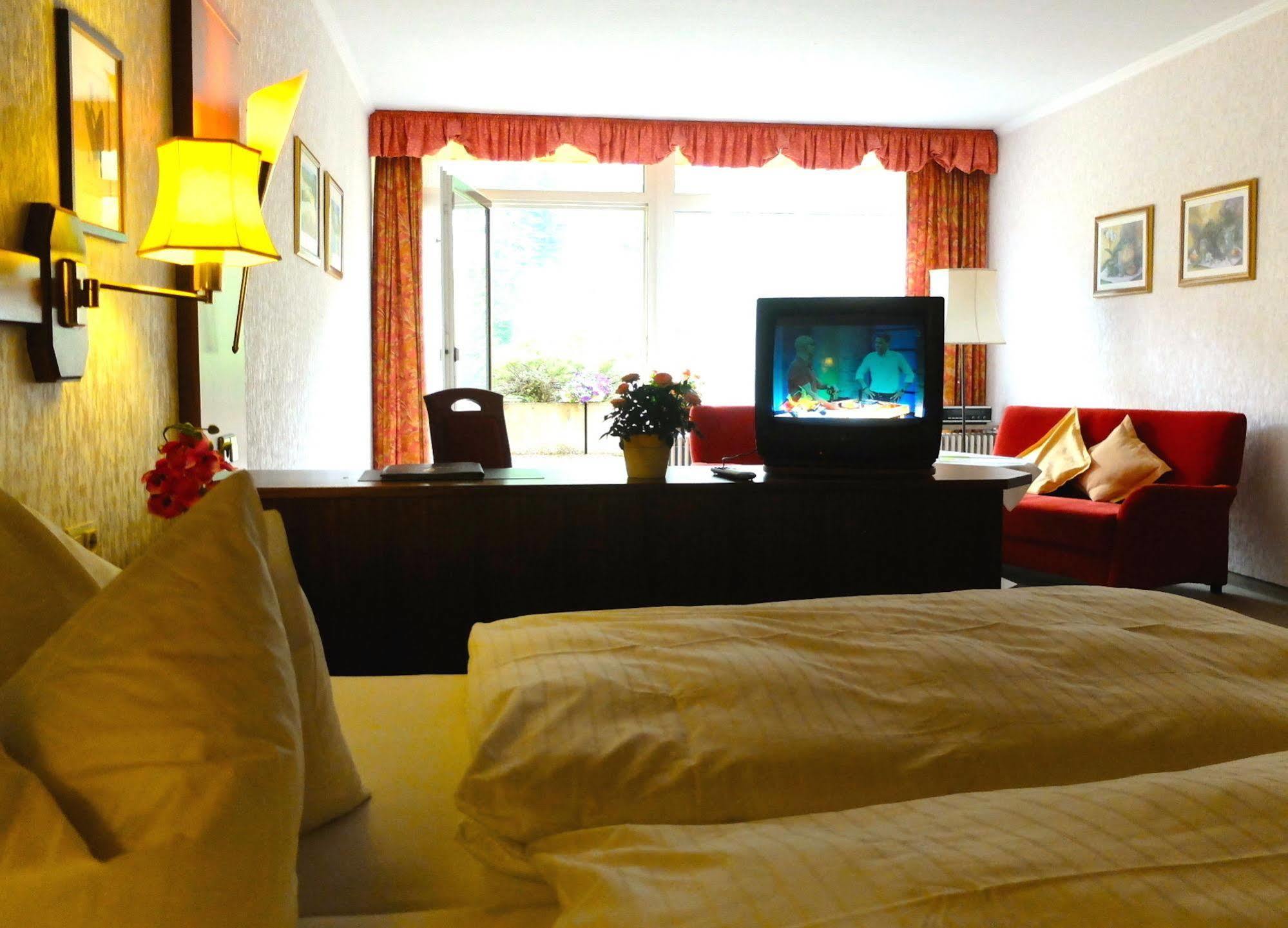 Hotel Valsana Am Kurpark Bad Wildbad Bagian luar foto