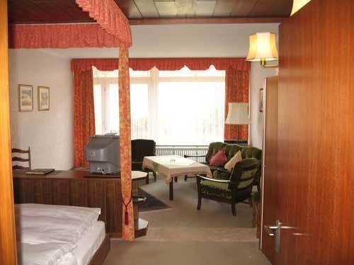 Hotel Valsana Am Kurpark Bad Wildbad Bagian luar foto
